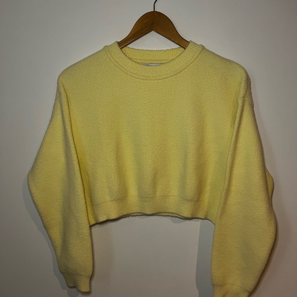 Zara Soft Yellow Cropped Sweater